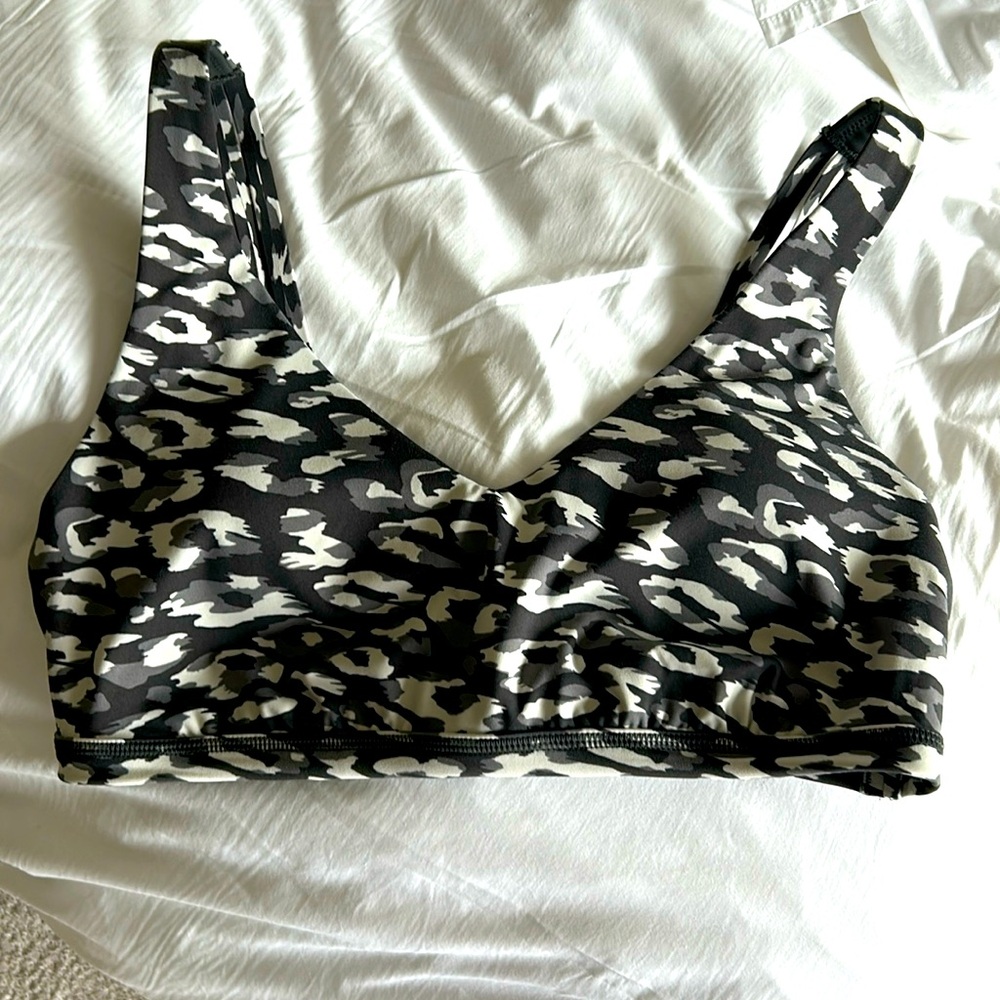 Brand NWOT offline by Aerie sports bra with pads